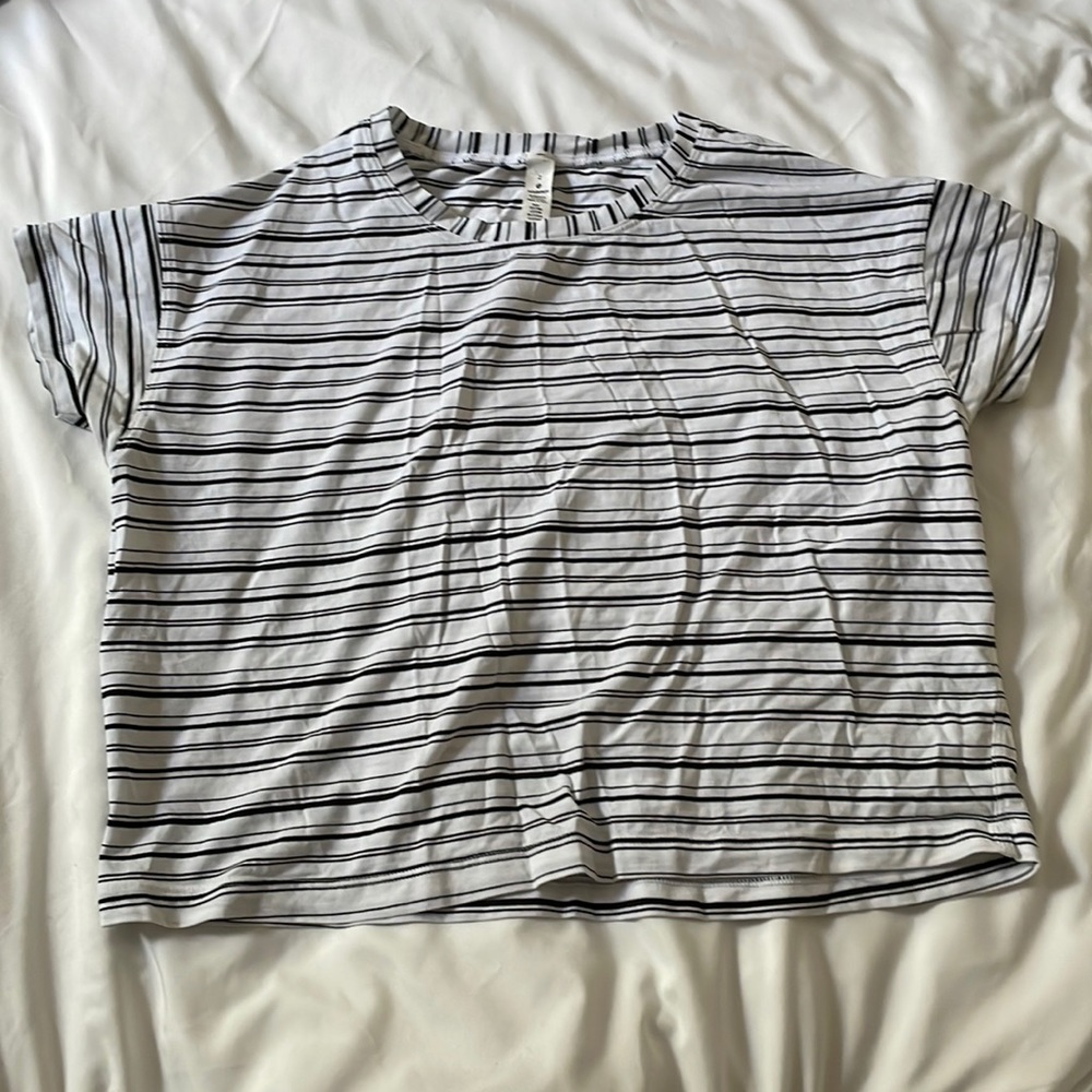 Lululemon crop top